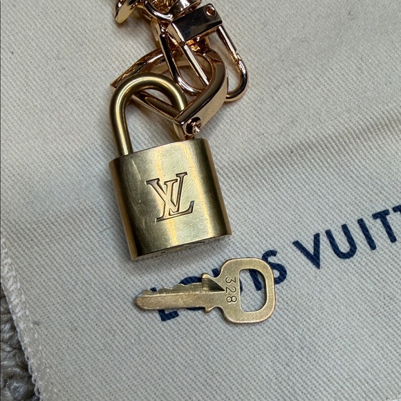 Louis Vuitton Lock and Key #328 with necklace - Picture 6 of 6